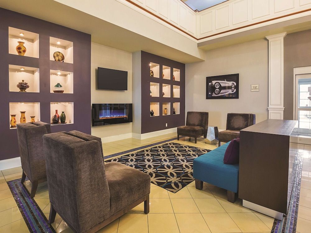 La Quinta Inn & Suites by Wyndham Bowling Green 3