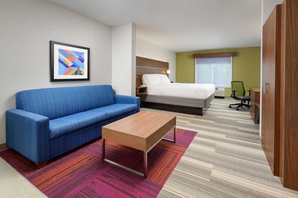 Holiday Inn Express Hotel & Suites Tullahoma by IHG 2