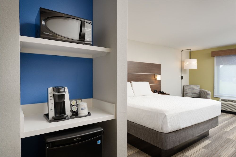Holiday Inn Express Hotel & Suites Tullahoma by IHG 3