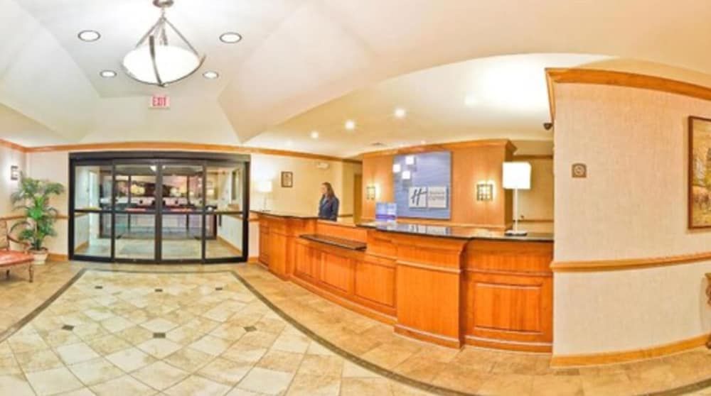 Holiday Inn Express Forest City by IHG 2