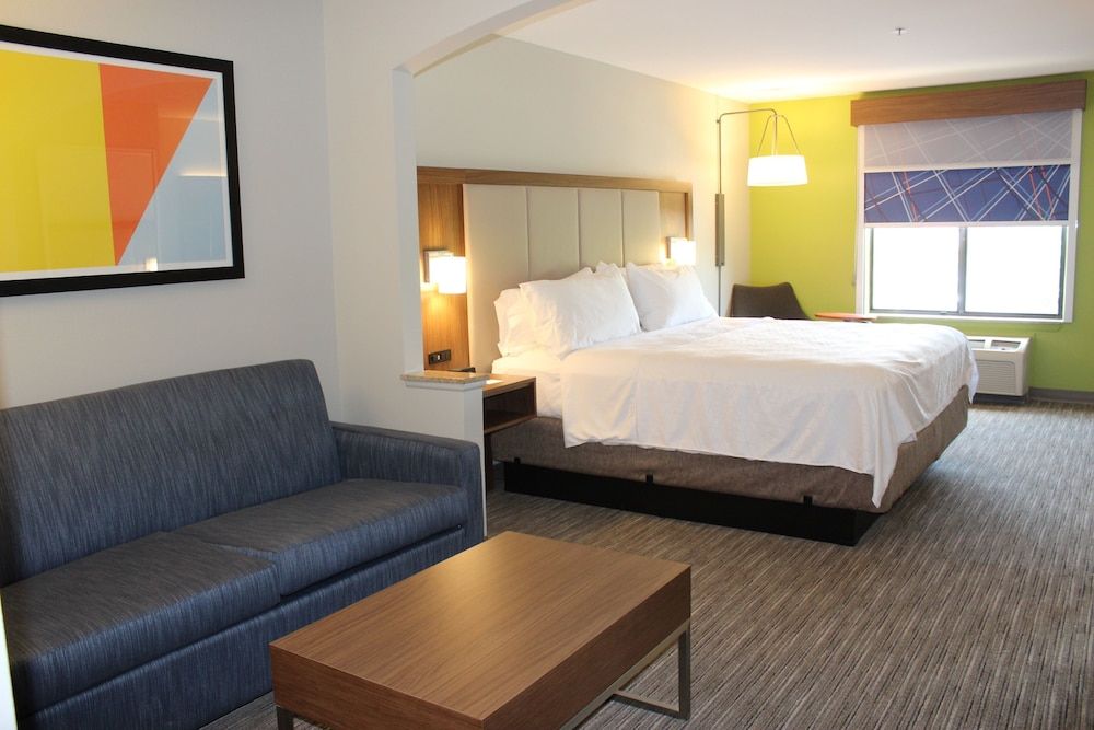 Holiday Inn Express Forest City by IHG 3