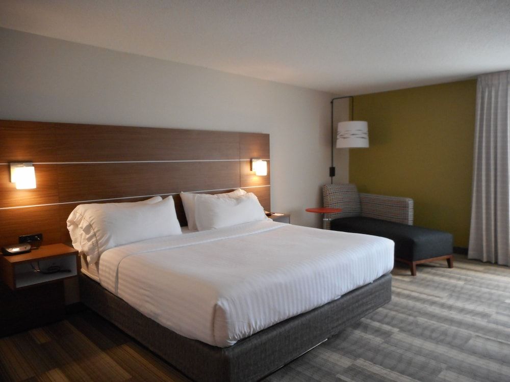 Holiday Inn Express Fairfield 2