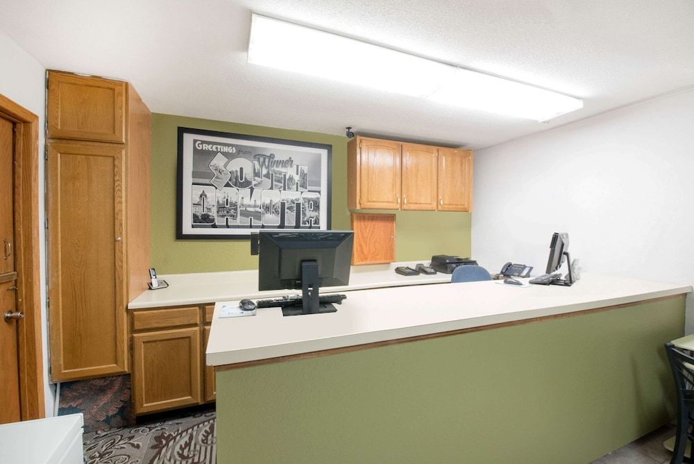 Super 8 by Wyndham Winner SD 2