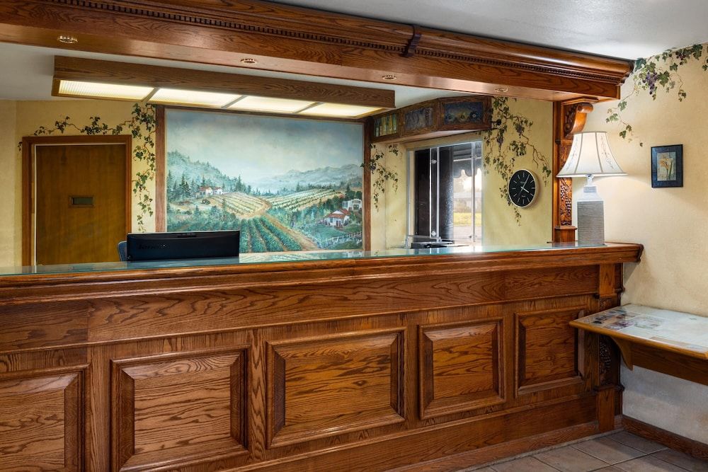 Red Lion Inn & Suites Lemoore 2