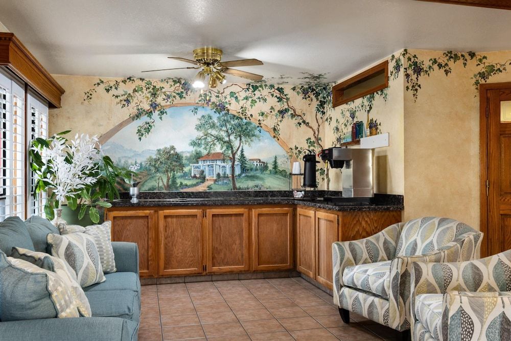 Red Lion Inn & Suites Lemoore 3