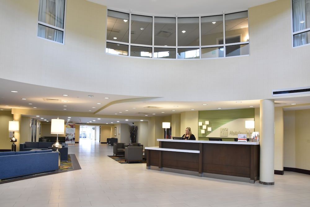 Holiday Inn Canton (Belden Village) 2