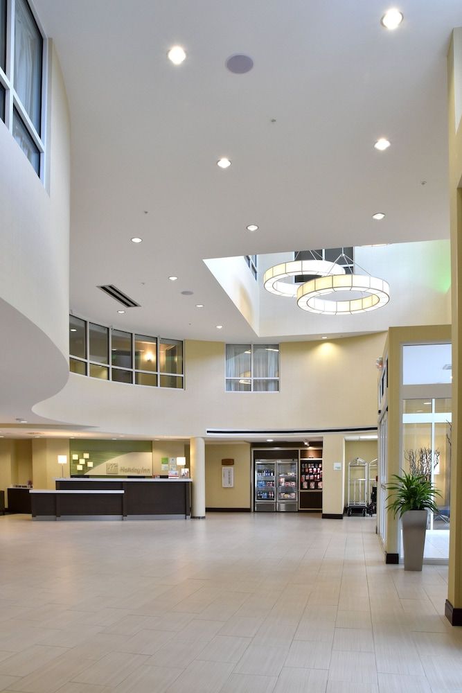 Holiday Inn Canton (Belden Village) 3