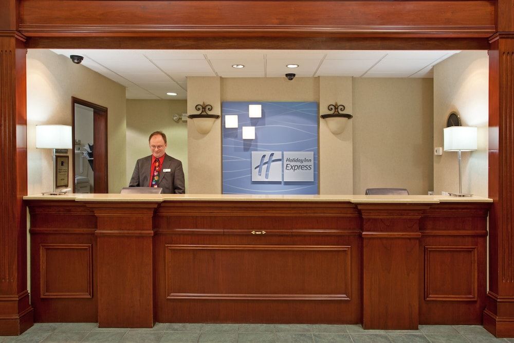 Holiday Inn Express Grove City (Outlet Center) 3