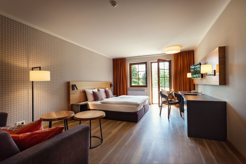 Waldhotel Kreuztanne 4 estrelas em Sayda