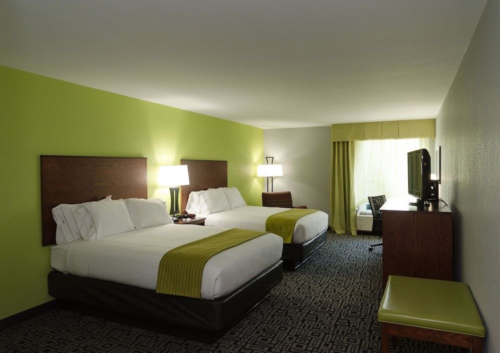 Holiday Inn Express Hickory - Hickory Mart 2