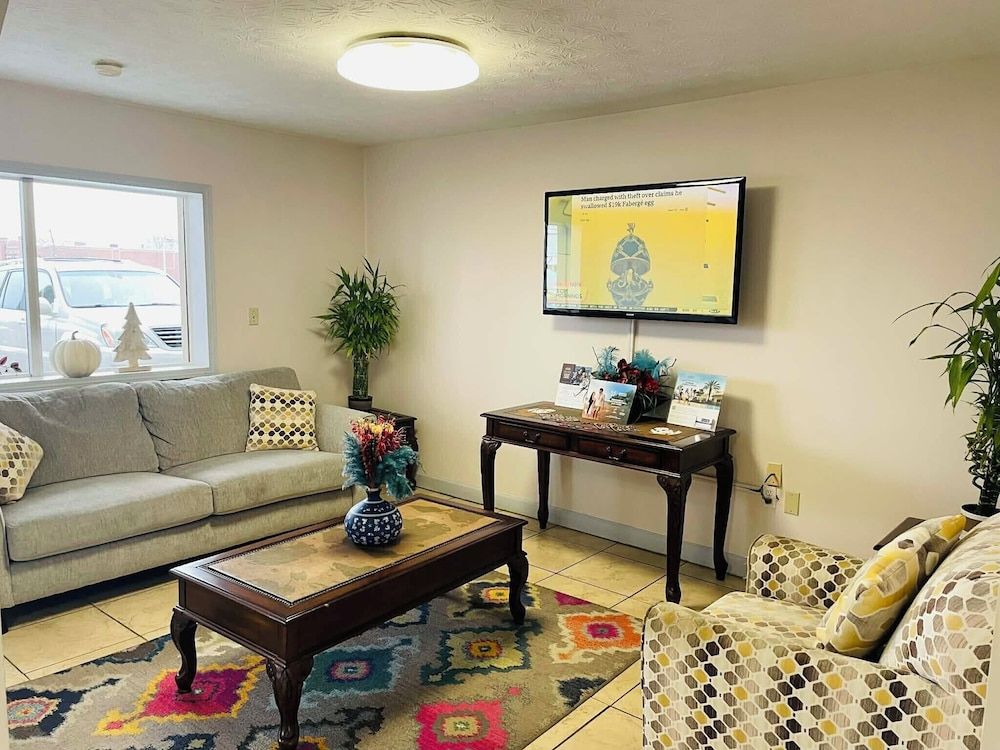 Travelodge by Wyndham Sellersburg / Louisville North 2