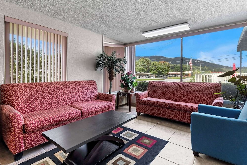 Days Inn by Wyndham Clayton 3