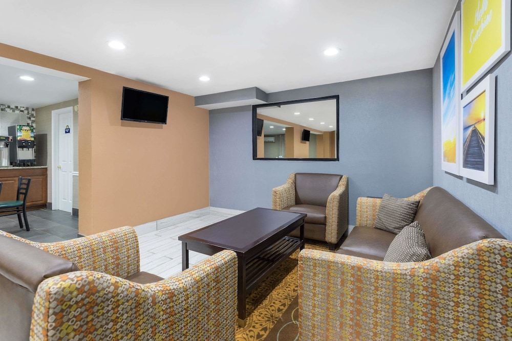 Days Inn by Wyndham Newberry 2