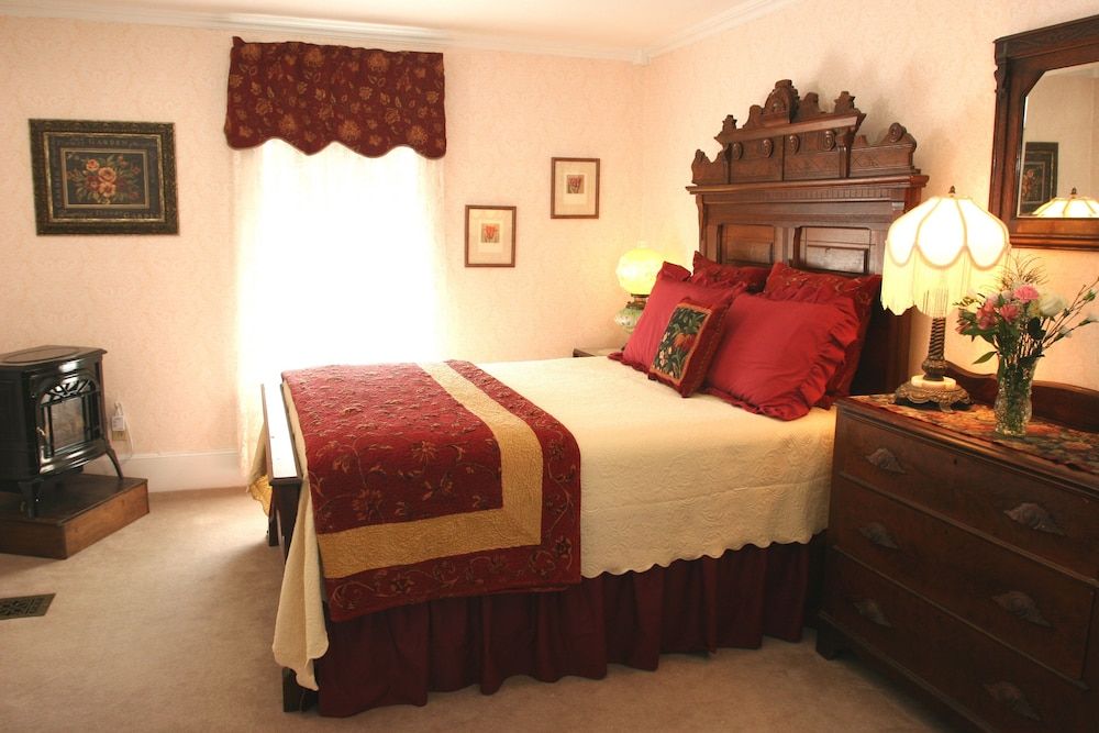 Isaiah Jones Homestead Bed & Breakfast 2