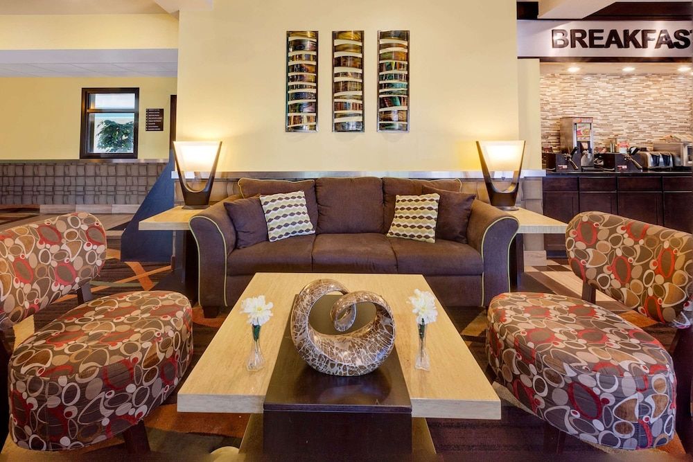 Super 8 by Wyndham Akron S/Green/Uniontown OH 2