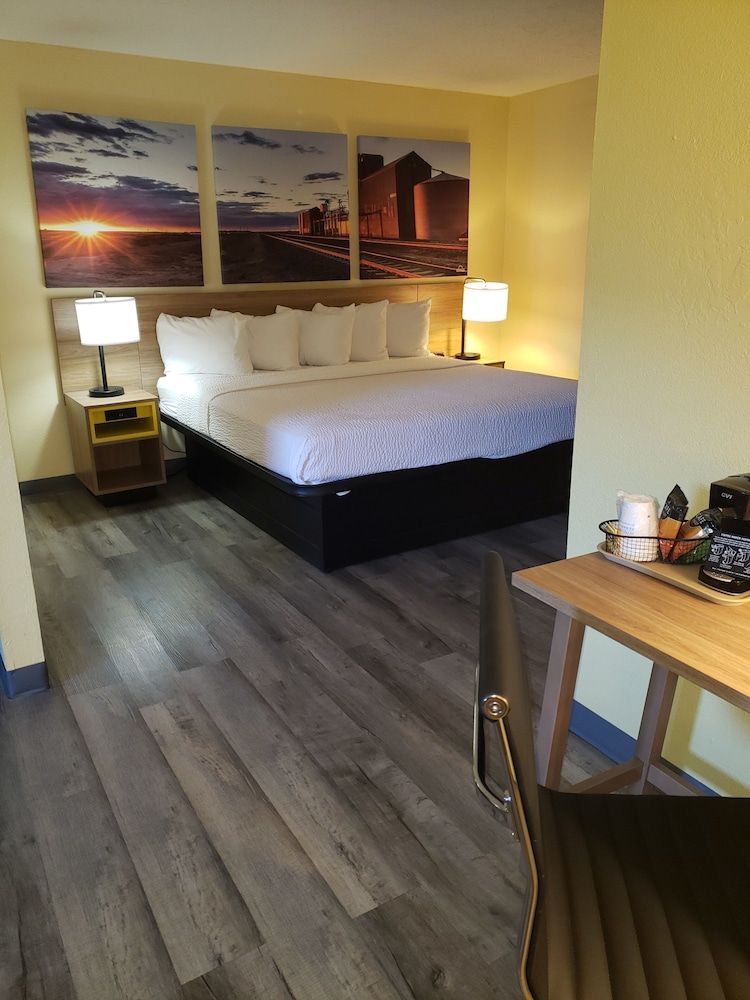 Days Inn & Suites by Wyndham Clovis 2