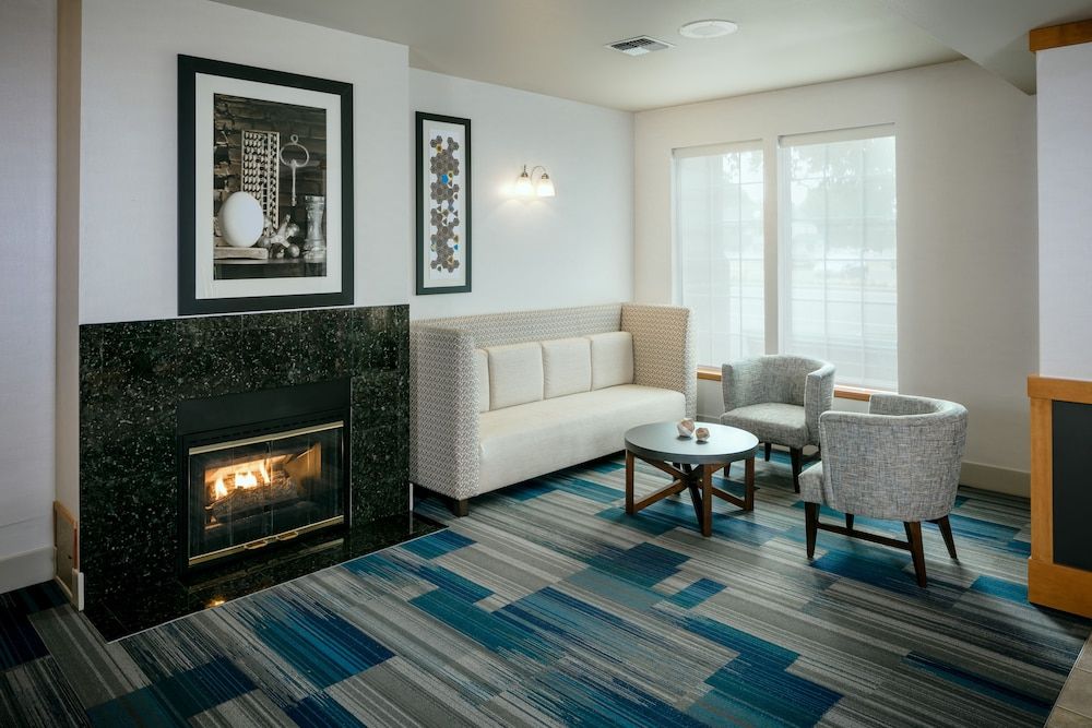 Holiday Inn Express Corvallis - On The River 2