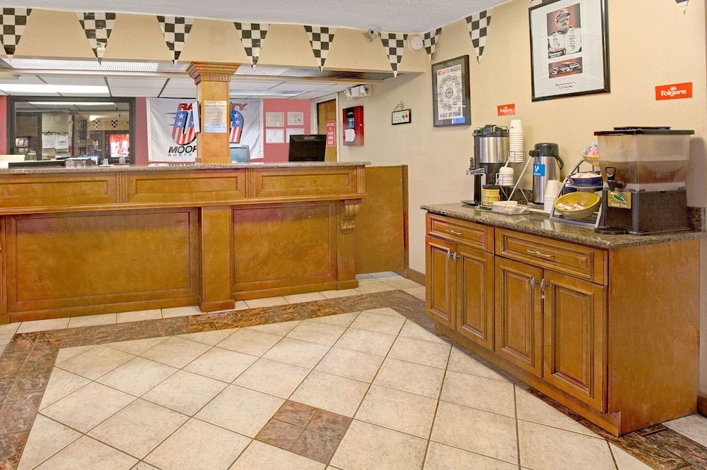 Days Inn by Wyndham Mooresville Lake Norman 2