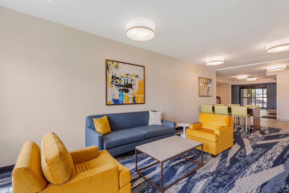 Comfort Inn River's Edge 2