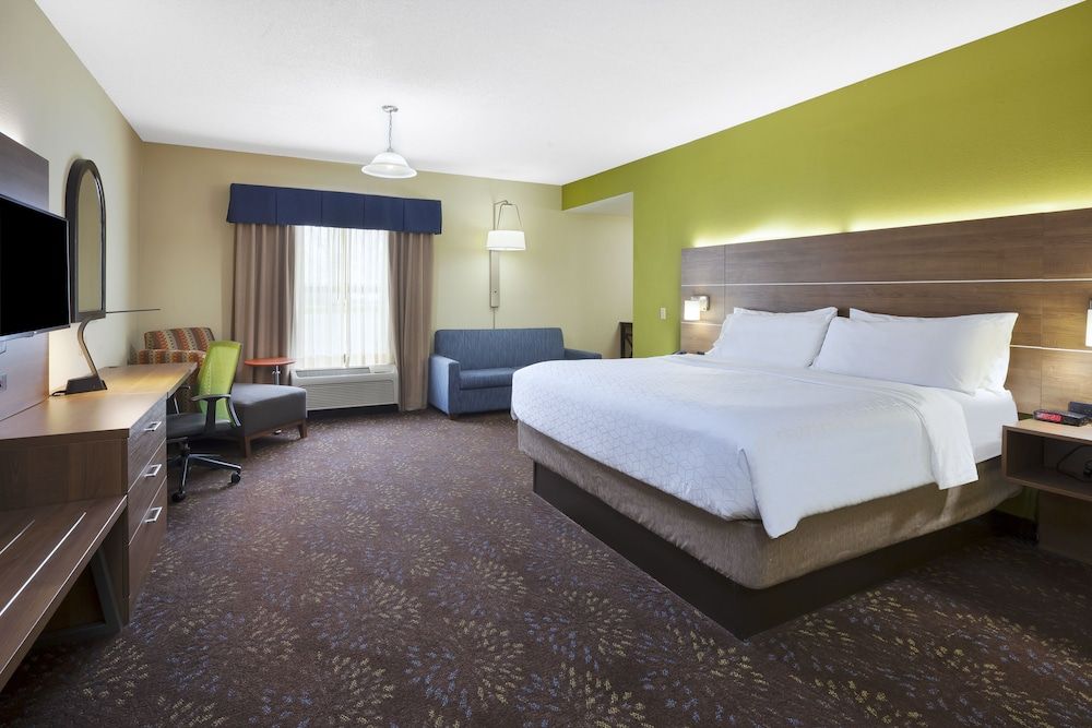 Holiday Inn Express & Suites Circleville 3