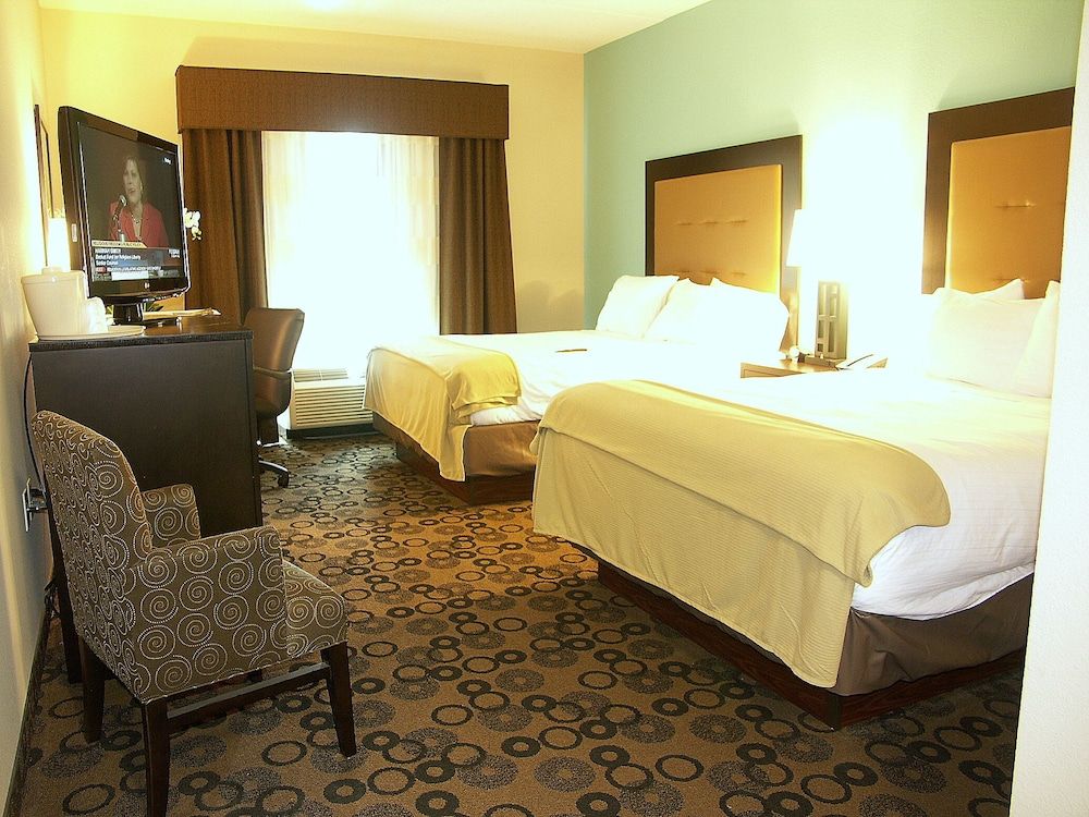 Holiday Inn Express Cleveland Northwest by IHG 2