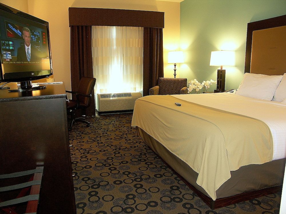 Holiday Inn Express Cleveland Northwest by IHG 3