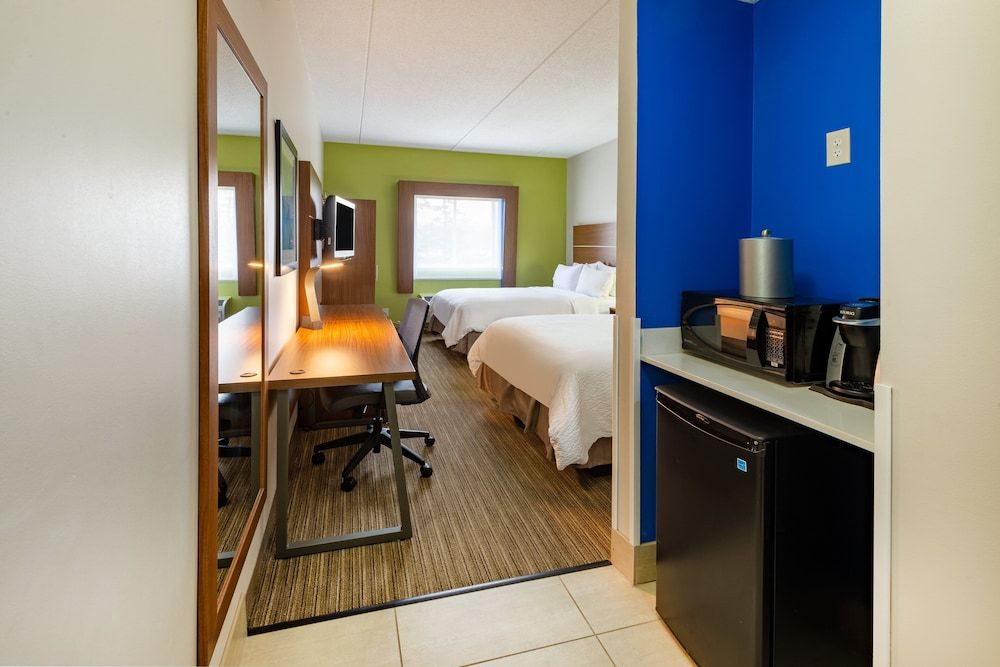 Holiday Inn Express Cleveland-Vermilion 3