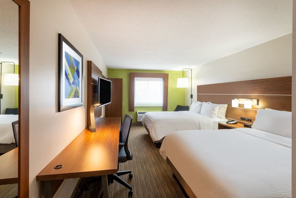 Holiday Inn Express Cleveland-Vermilion 2