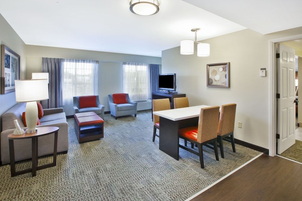 Staybridge Suites Cleveland Mayfield Heights Beachwood by IHG 3