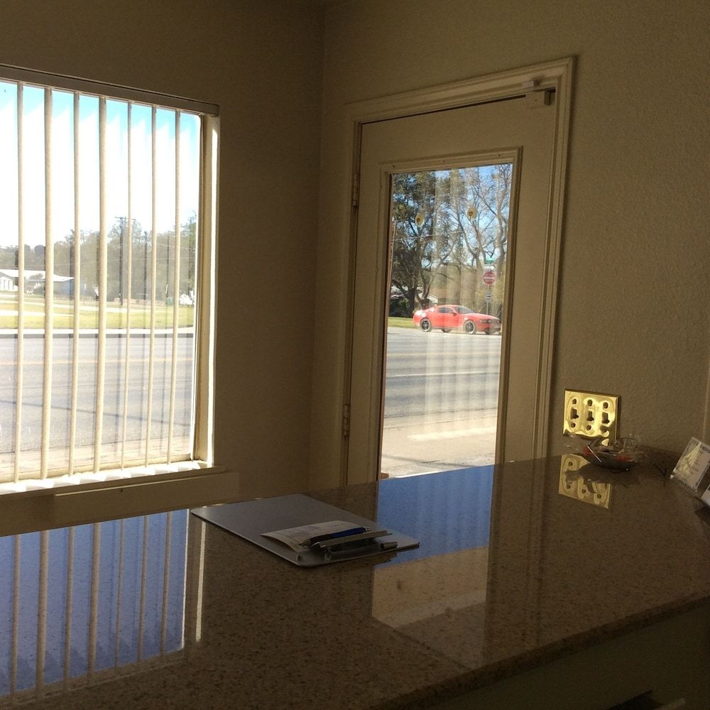 Regency Inn Comanche 3