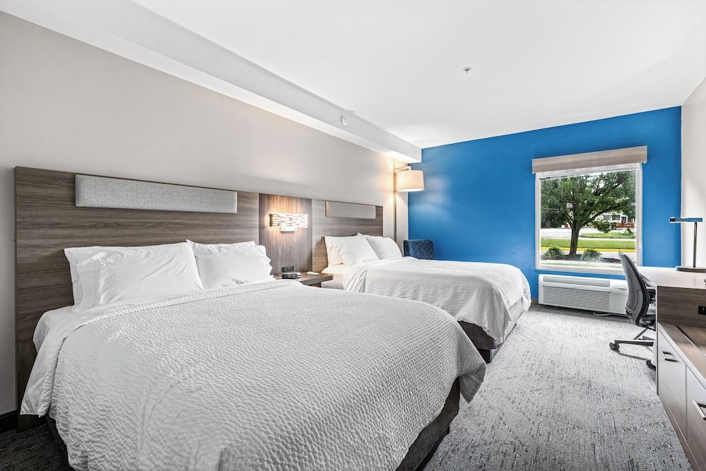 Holiday Inn Express Hotel & Suites Carneys Point 3