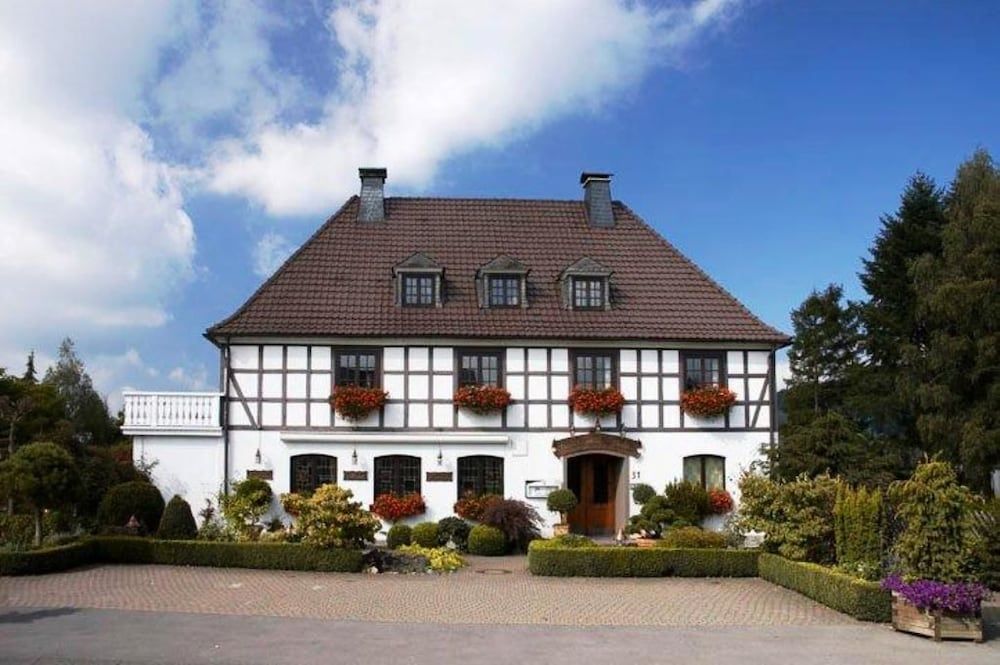 Landhotel Huetter -1 estrelas em Meschede