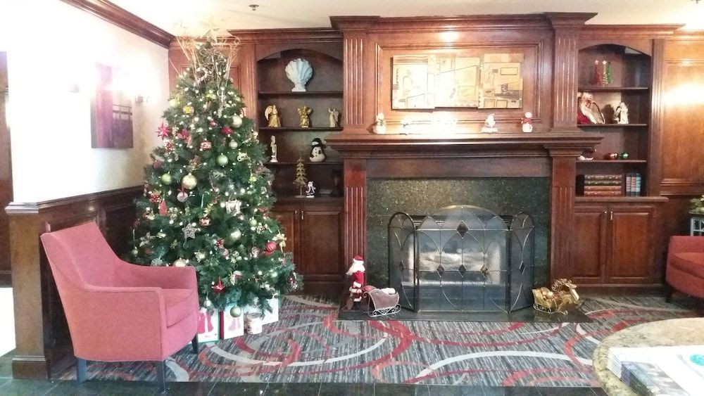 Holiday Inn Express & Suites Waterford 2