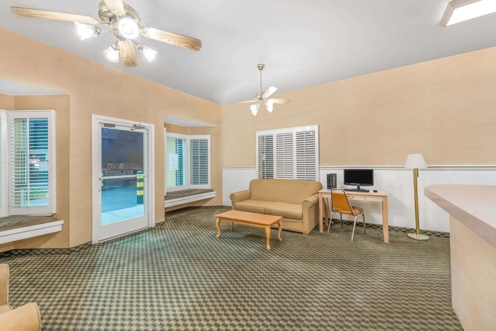 Days Inn by Wyndham Deming 3