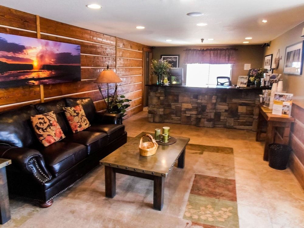 Travelodge by Wyndham Gardiner Yellowstone Park North 2