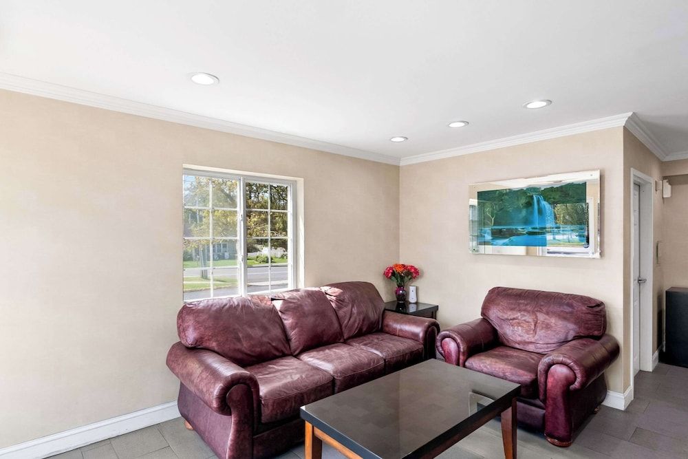 Econo Lodge Bethel - Danbury 3