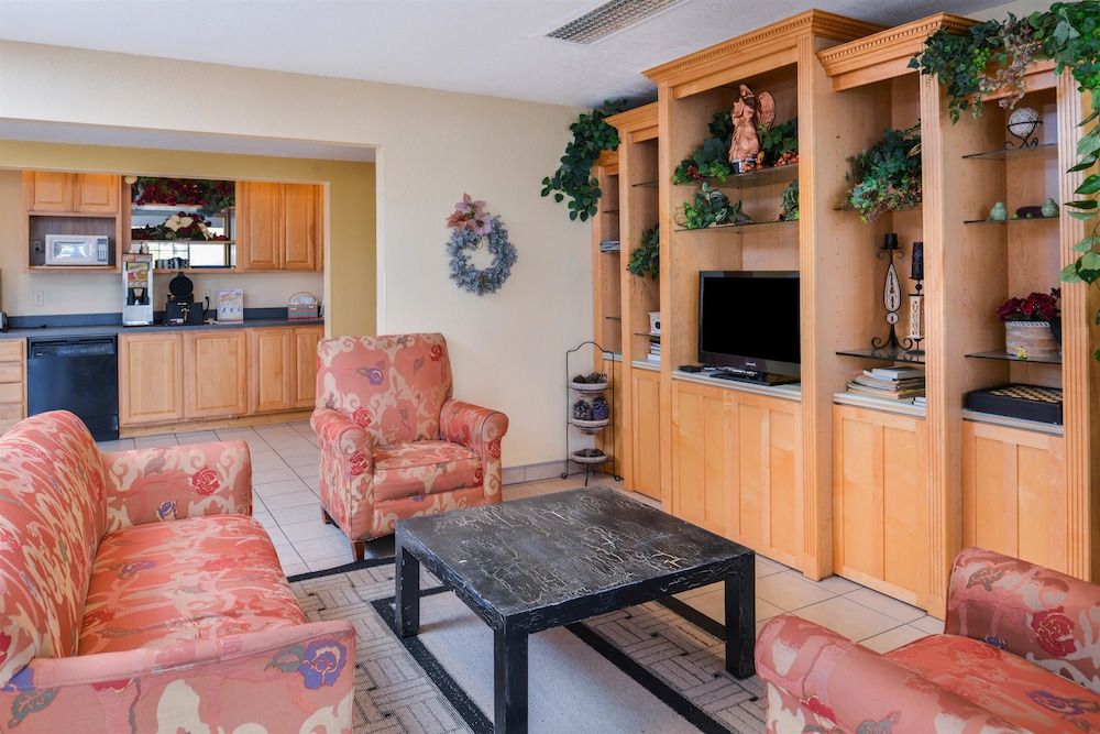 Americas Best Value Inn & Suites Bluffton 2