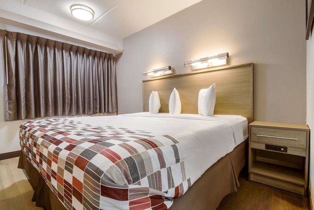 Red Roof Inn Detroit - Farmington Hills 3