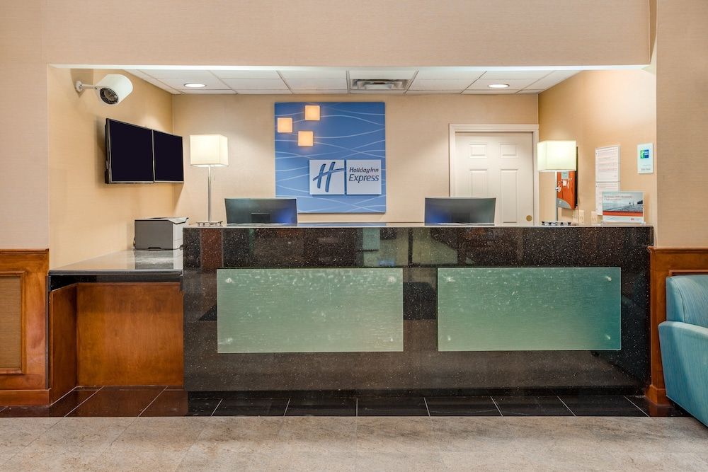 Holiday Inn Express & Suites Canton 3