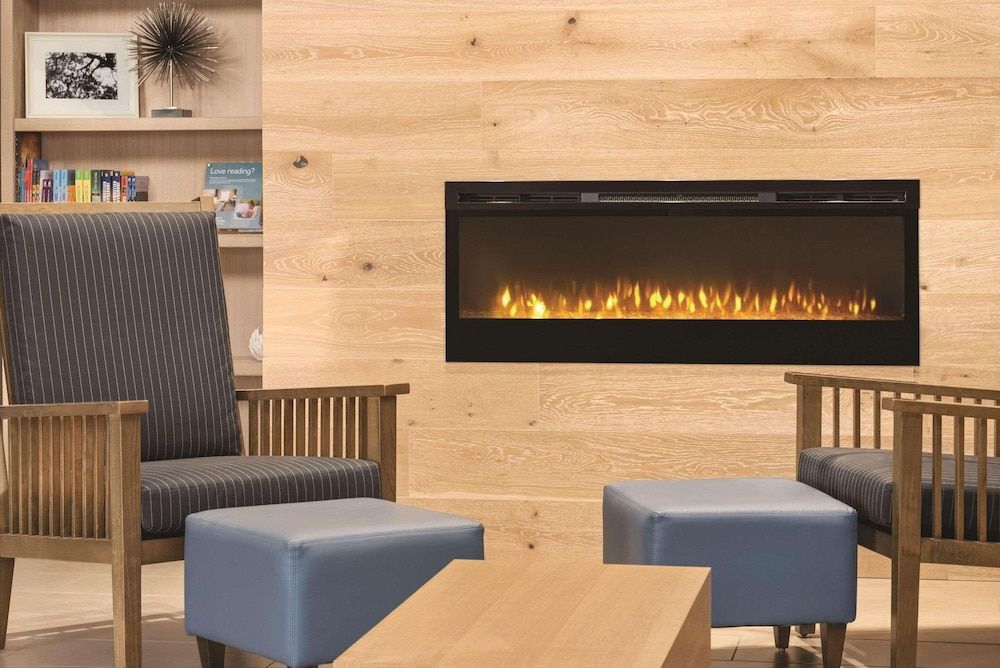 Country Inn & Suites by Radisson, Dubuque, IA 3