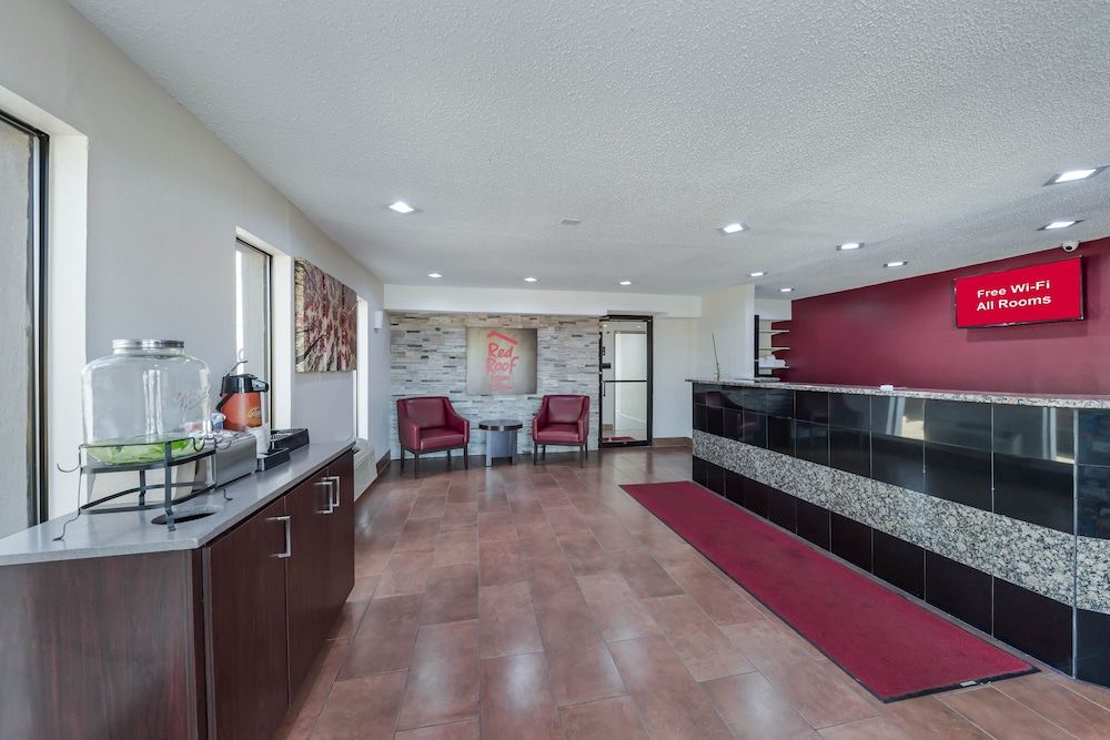 Red Roof Inn & Suites Denton 2