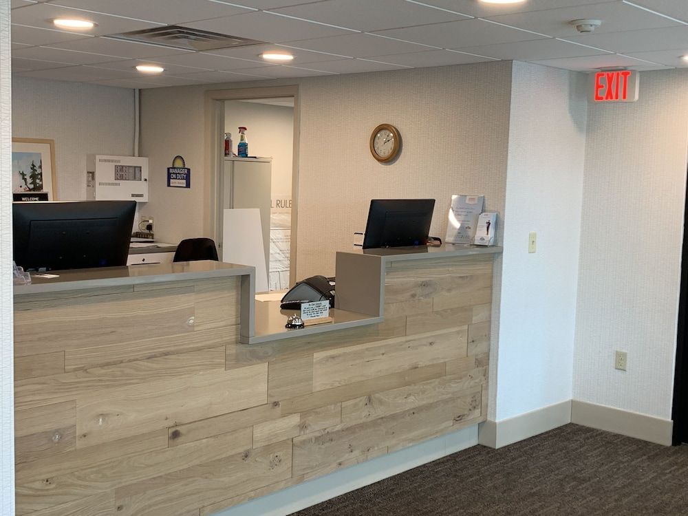 Days Inn & Suites by Wyndham Duluth by the Mall 3