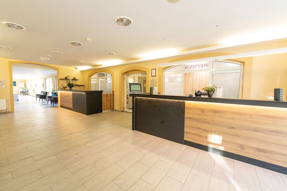 Bernstein Acamed Resort 2