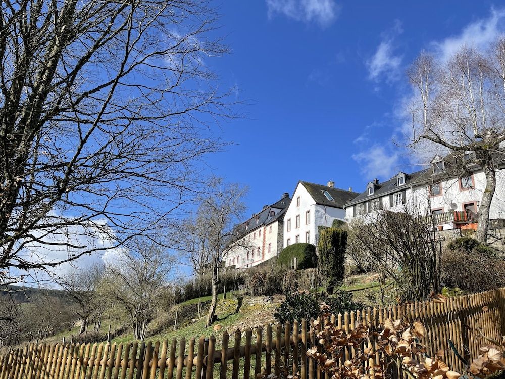 Burghaus & Villa Kronenburg -1 estrelas em Kronenburg