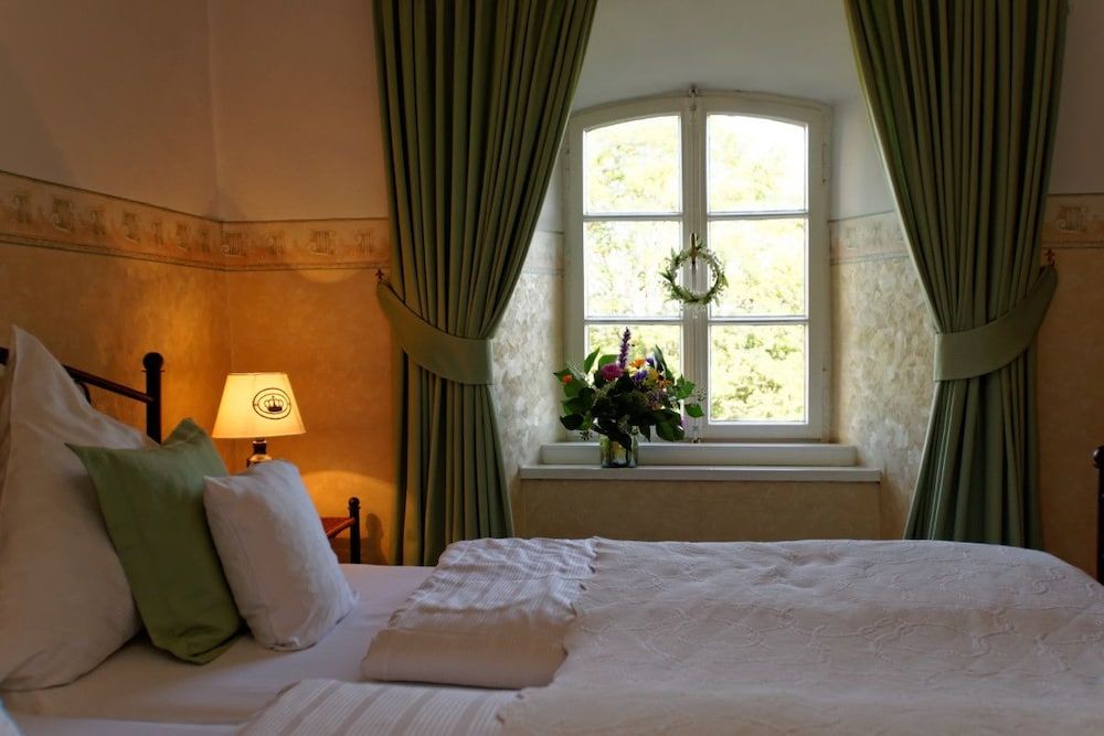 Burghaus & Villa Kronenburg 2