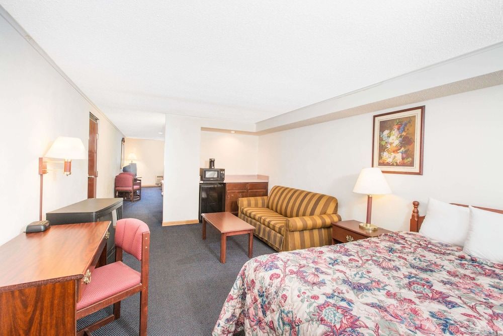 Days Inn by Wyndham Effingham 3