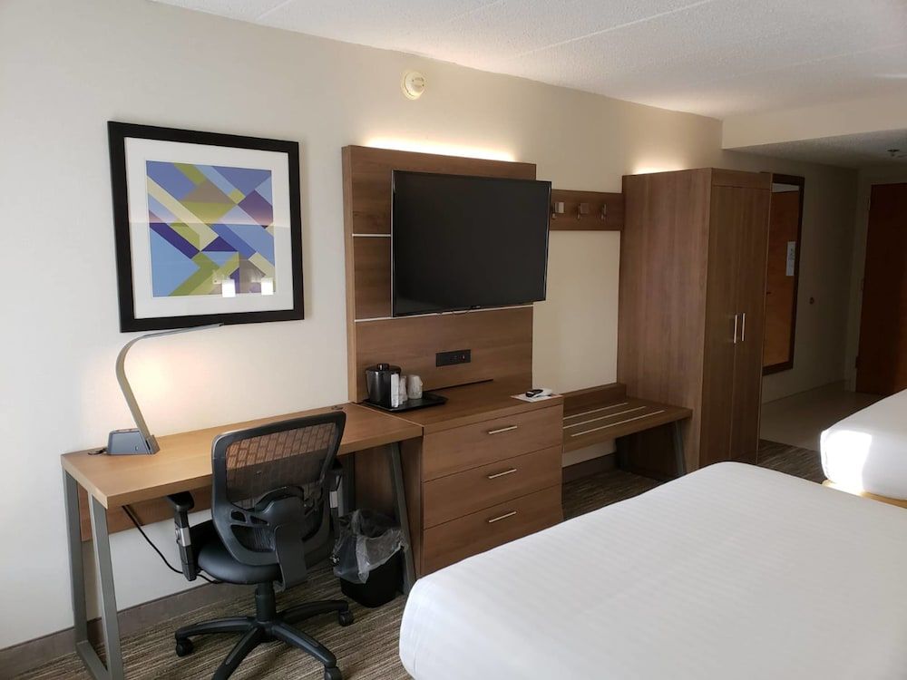 Holiday Inn Express Edgewood-Aberdeen-Bel Air 2