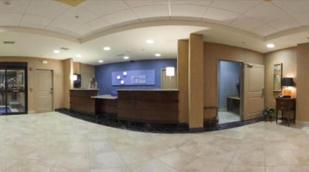 Holiday Inn Express Hotel & Suites Grand Island by IHG 2