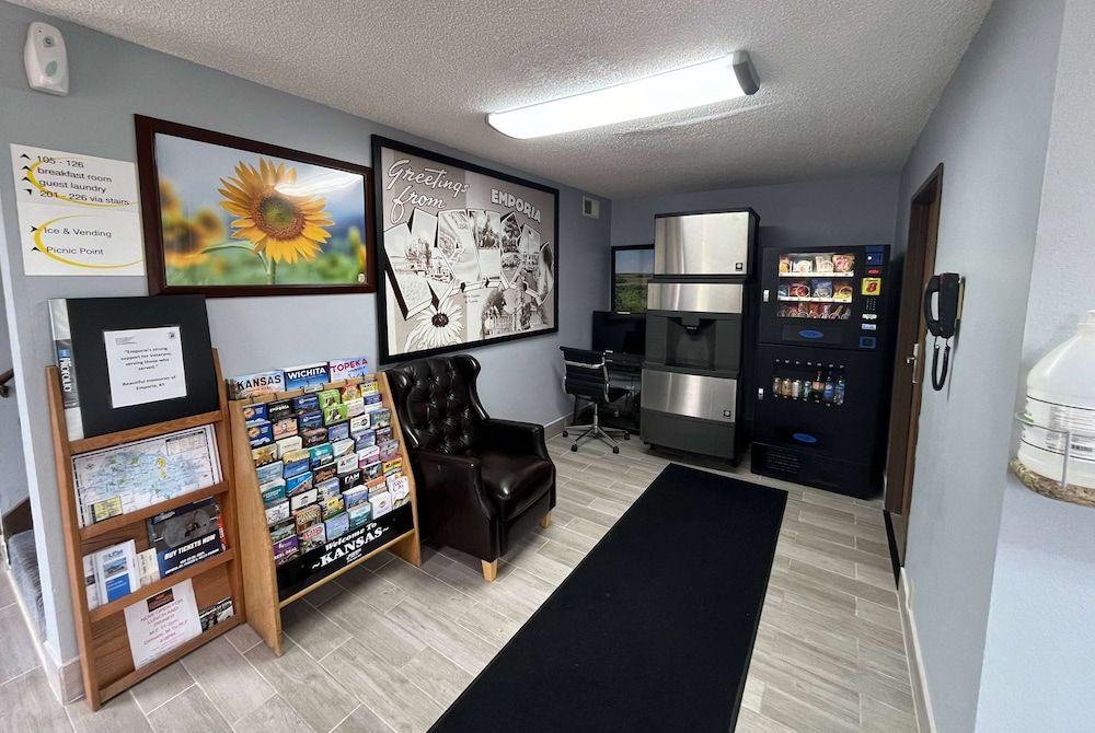 Super 8 by Wyndham Emporia 3