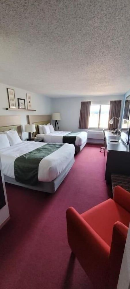 Pictured Rocks Inn & Suites 3